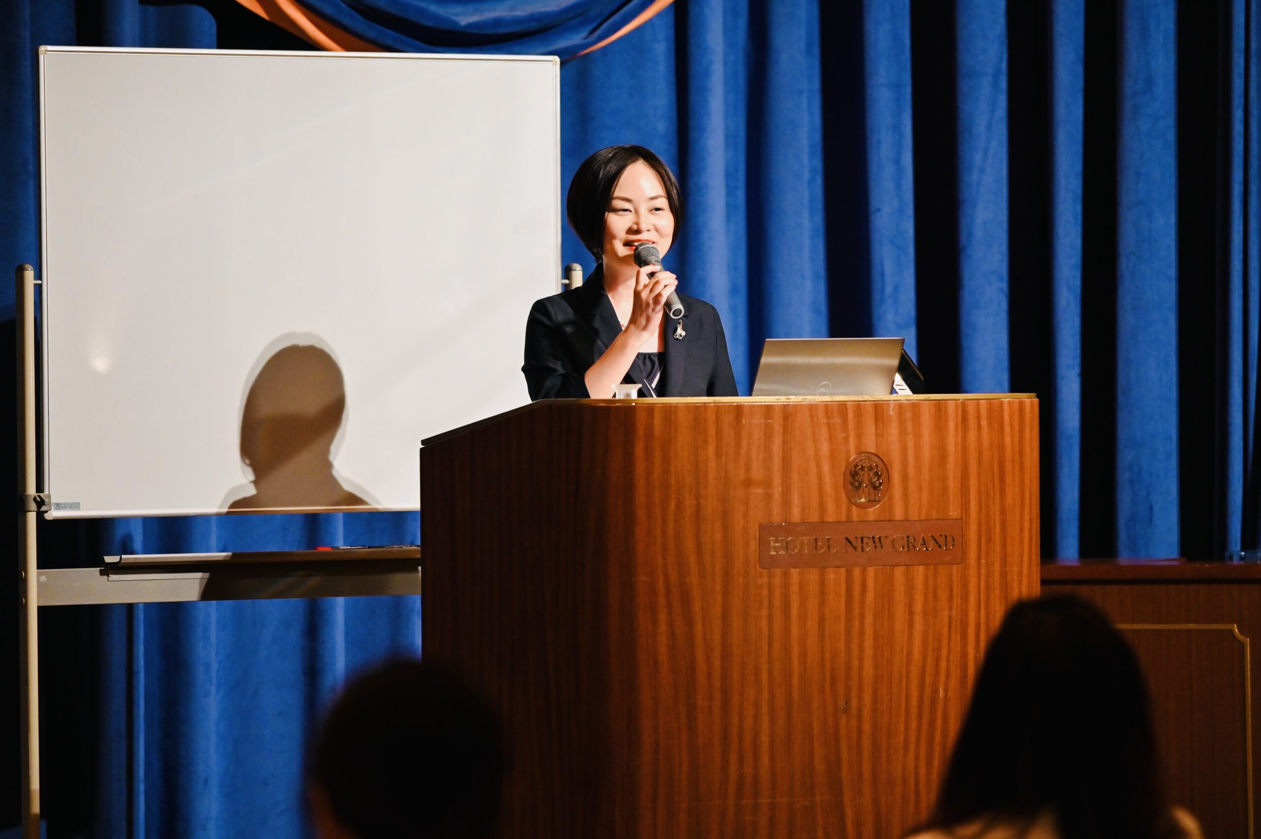 会場で講師として登壇する田中亜矢子