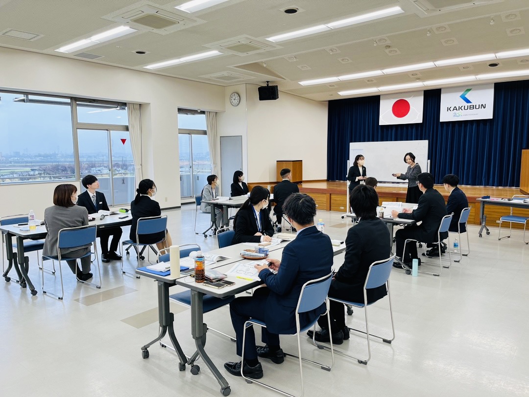 田中亜矢子が参加者へ研修を行う様子